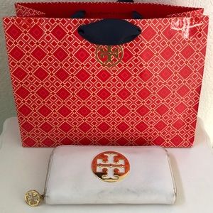 Tory Burch Wallet w/gift bag